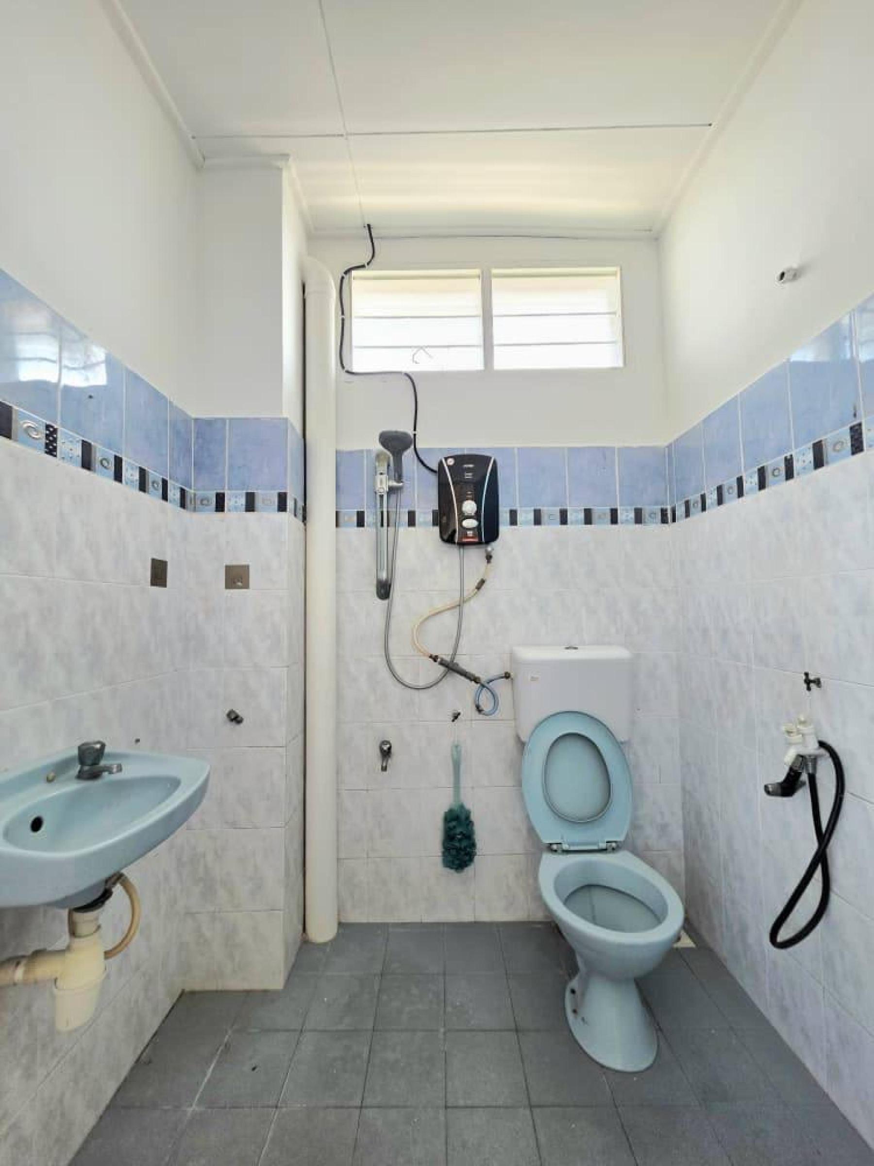 RUMAH SEMI D, 2 TINGKAT LOT 144 GONG LIMAU, CHUKAI KEMAMAN
