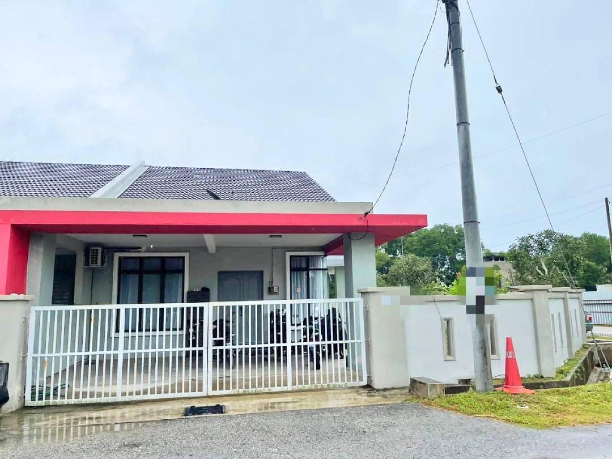 RUMAH CORNER LOT SETINGKATTaman Fikri 3 Chukai Kemaman.