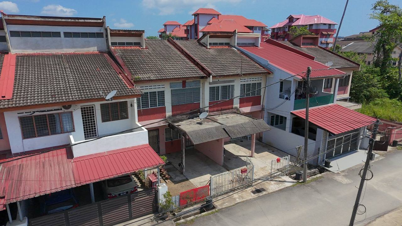 Rumah Teres 2 Tingkat di Jalan Dato Untuk Dijual