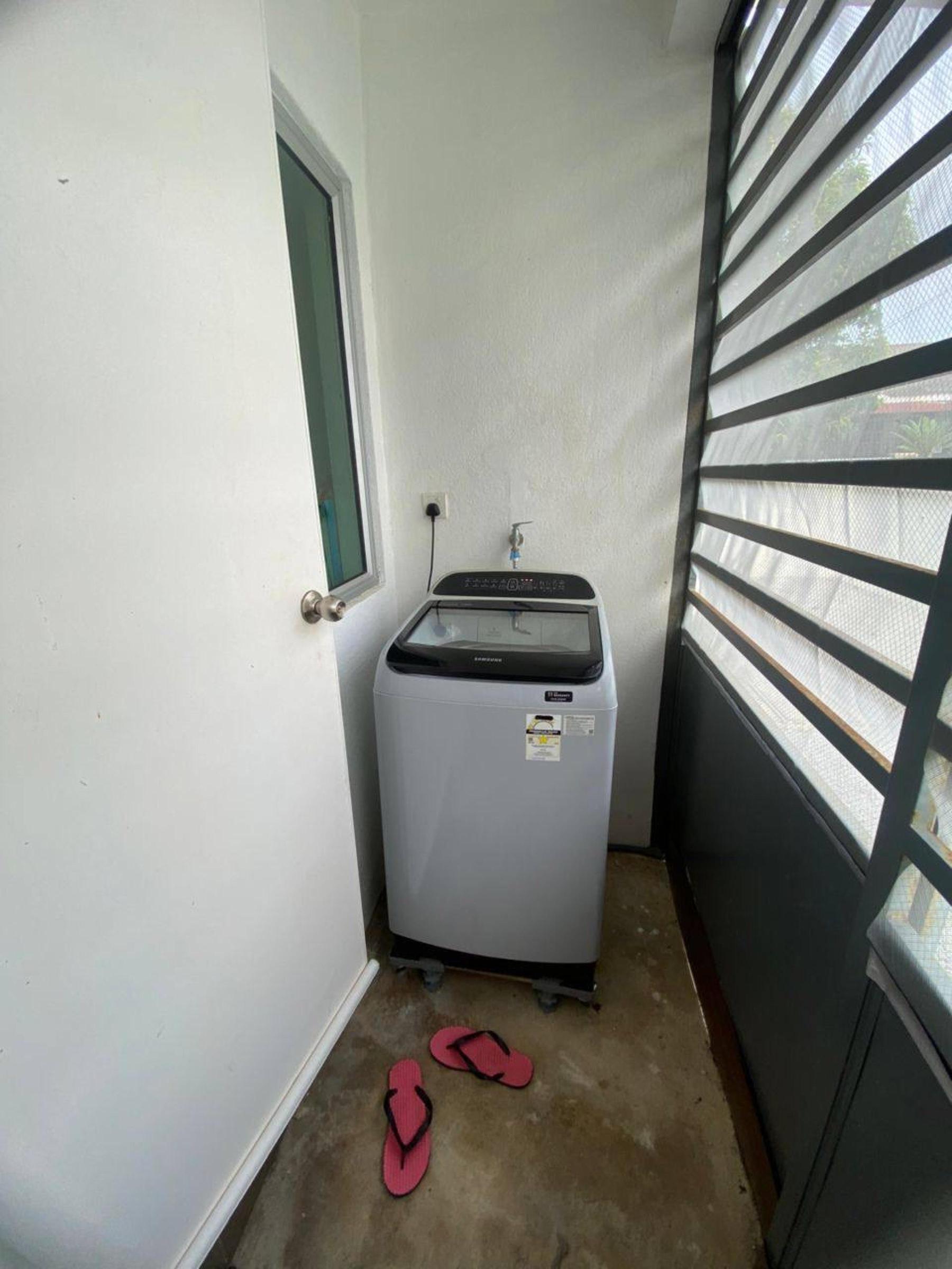 RUMAH SEMI D CORNERLOT TANAH LUAS DI KG MENTAUH KIJAL KEMAMAN