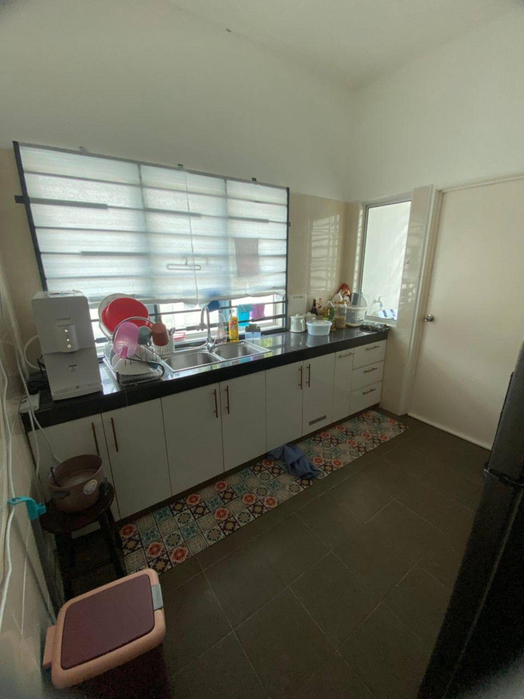 RUMAH SEMI D CORNERLOT TANAH LUAS DI KG MENTAUH KIJAL KEMAMAN