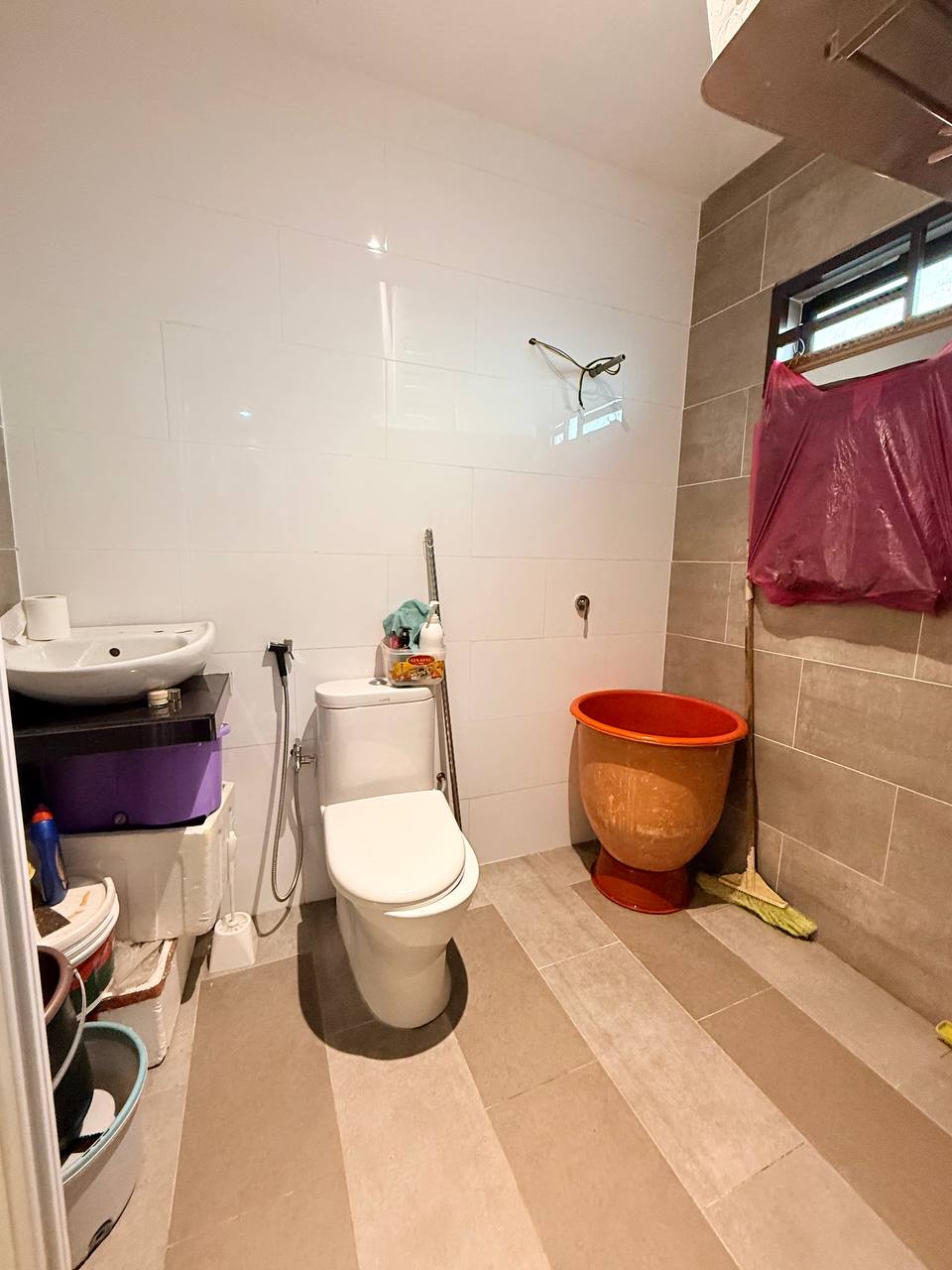 Rumah Teres 2 Tingkat di Taman Kemaman