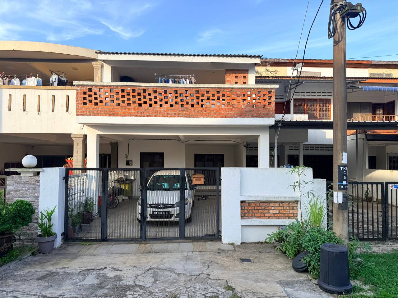 Rumah Teres 2 Tingkat di Taman Kemaman