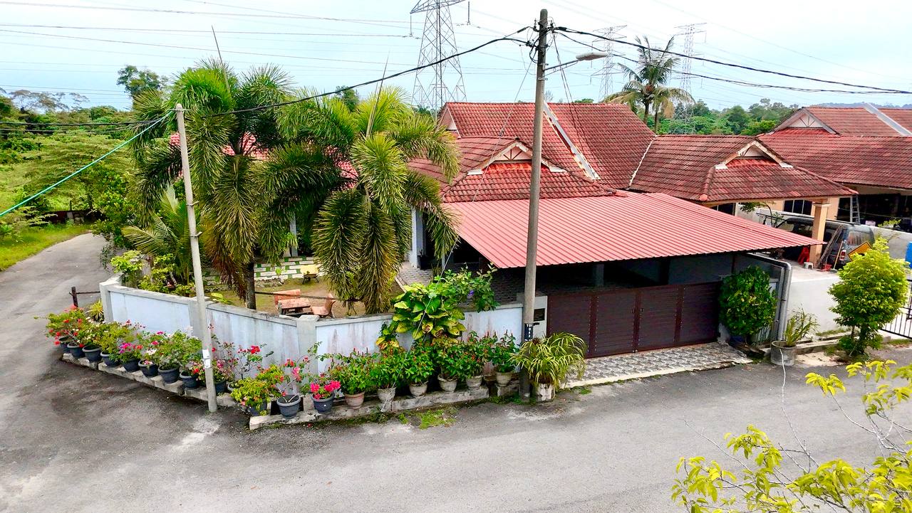 Semi - D Corner Lot di Bukit Kuang