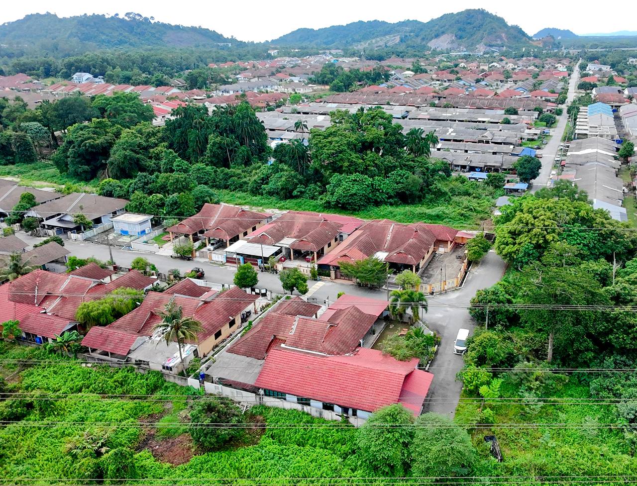 Semi - D Corner Lot di Bukit Kuang