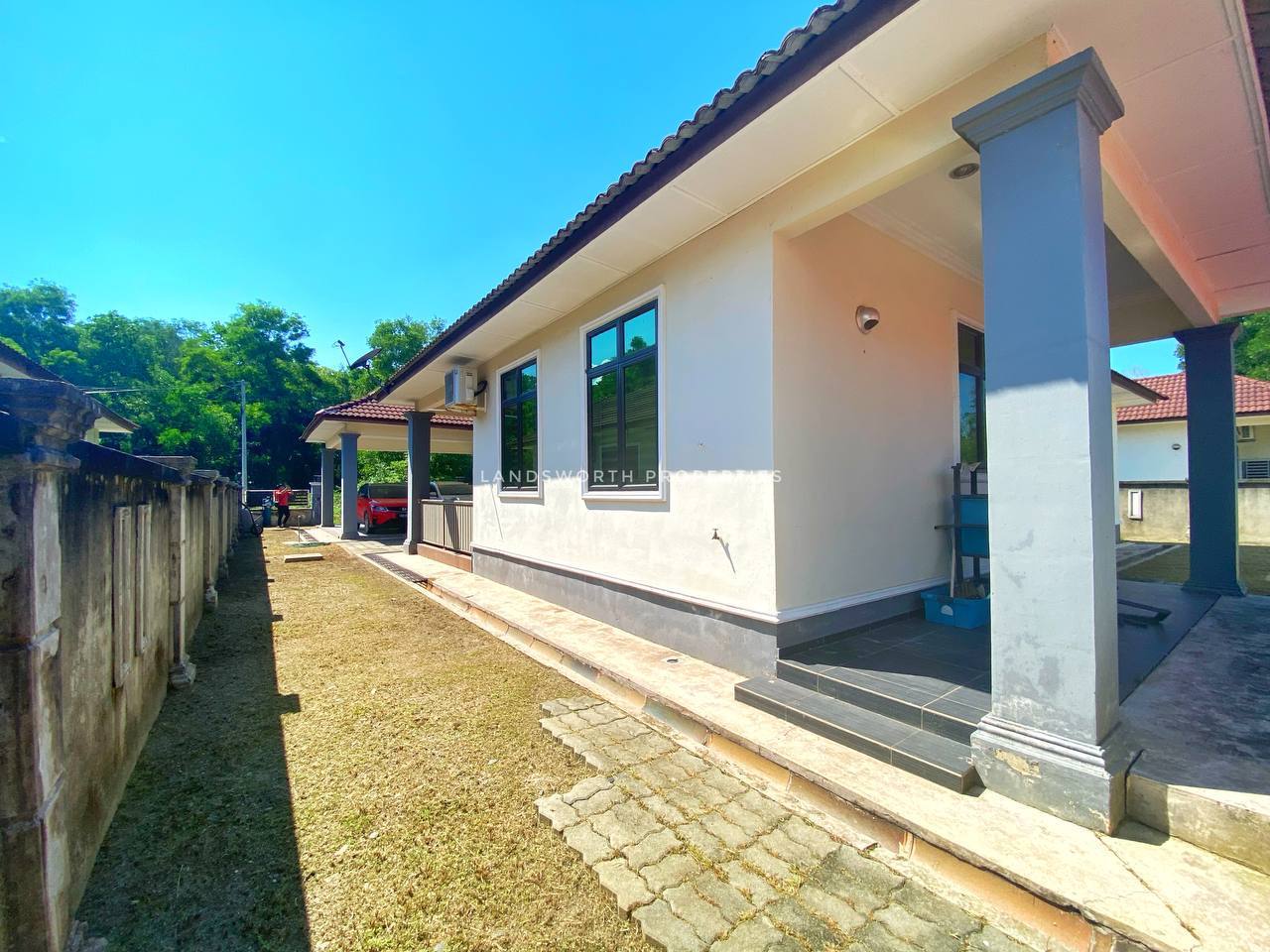Rumah Banglo di Meraga Beris, Kijal