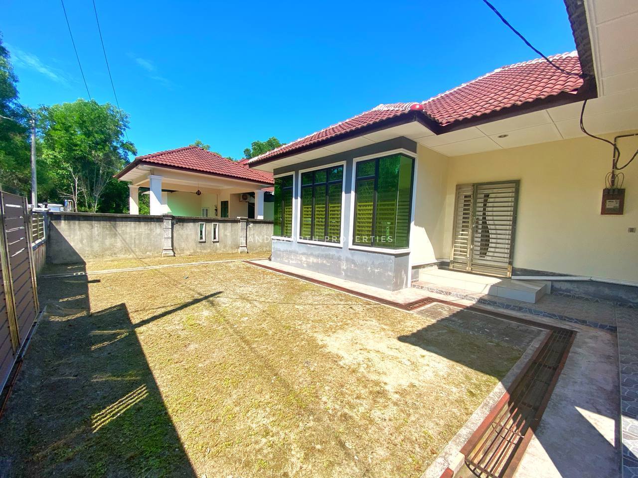 Rumah Banglo di Meraga Beris, Kijal