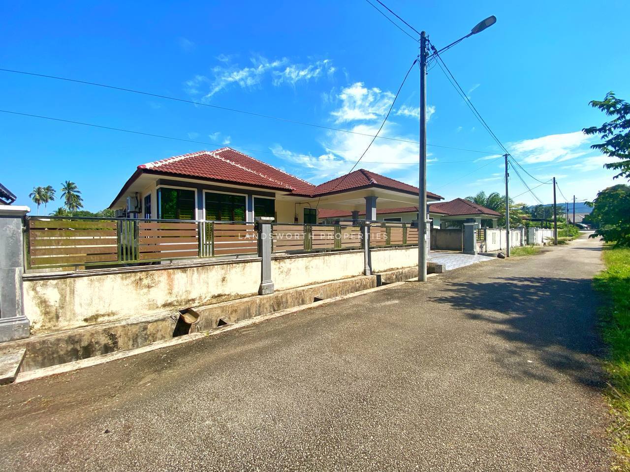 Rumah Banglo di Meraga Beris, Kijal