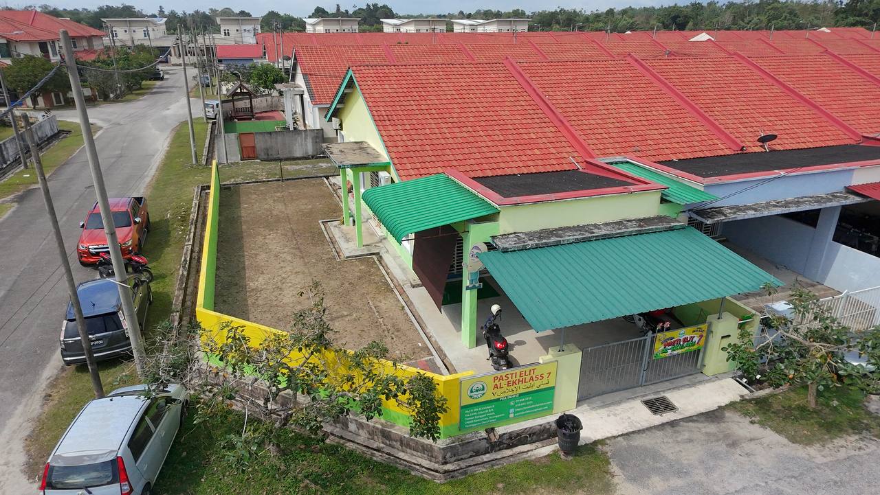 Rumah Teres Setingkat Corner Lot di Banggol Indah, Kemaman