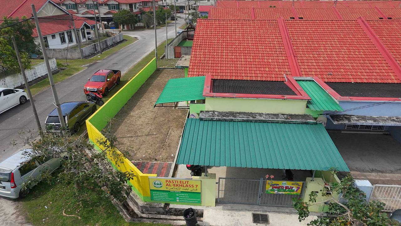 Rumah Teres Setingkat Corner Lot di Banggol Indah, Kemaman