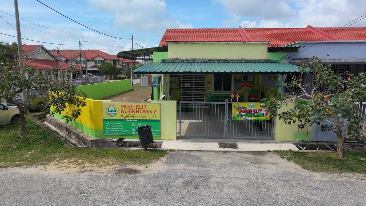 Rumah Teres Setingkat Corner Lot di Banggol Indah, Kemaman