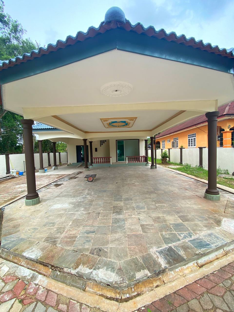 Rumah Banglo 1 1/2 Tingkat di Taman Fikri, Chukai
