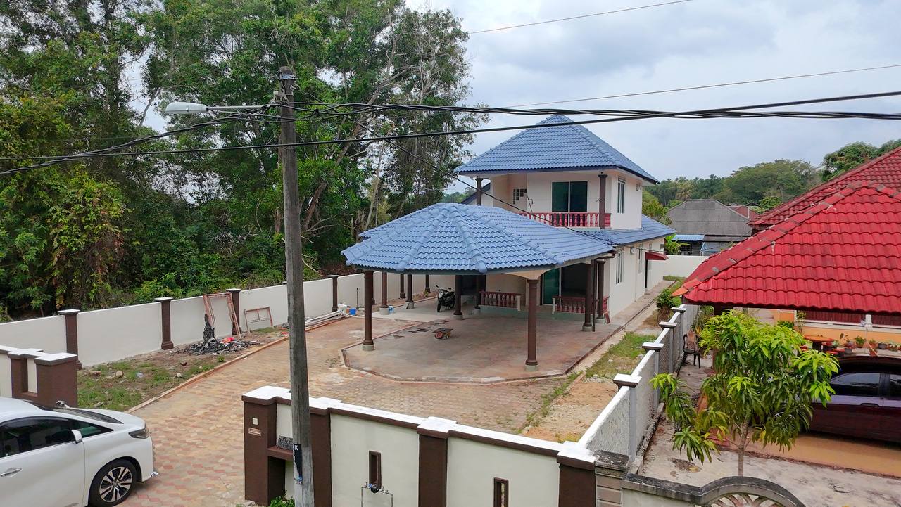 Rumah Banglo 1 1/2 Tingkat di Taman Fikri, Chukai