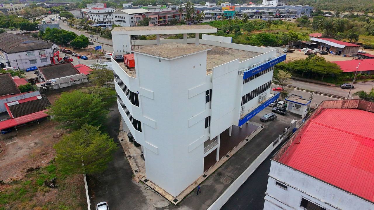 Bangunan Wisma 3 Tingkat di Bandar Chukai, Kemaman