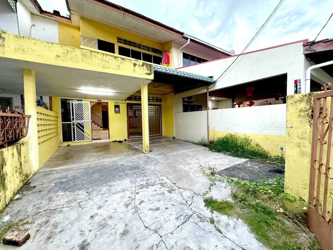 Teres Double Storey Geliga Bahagia, Chukai
