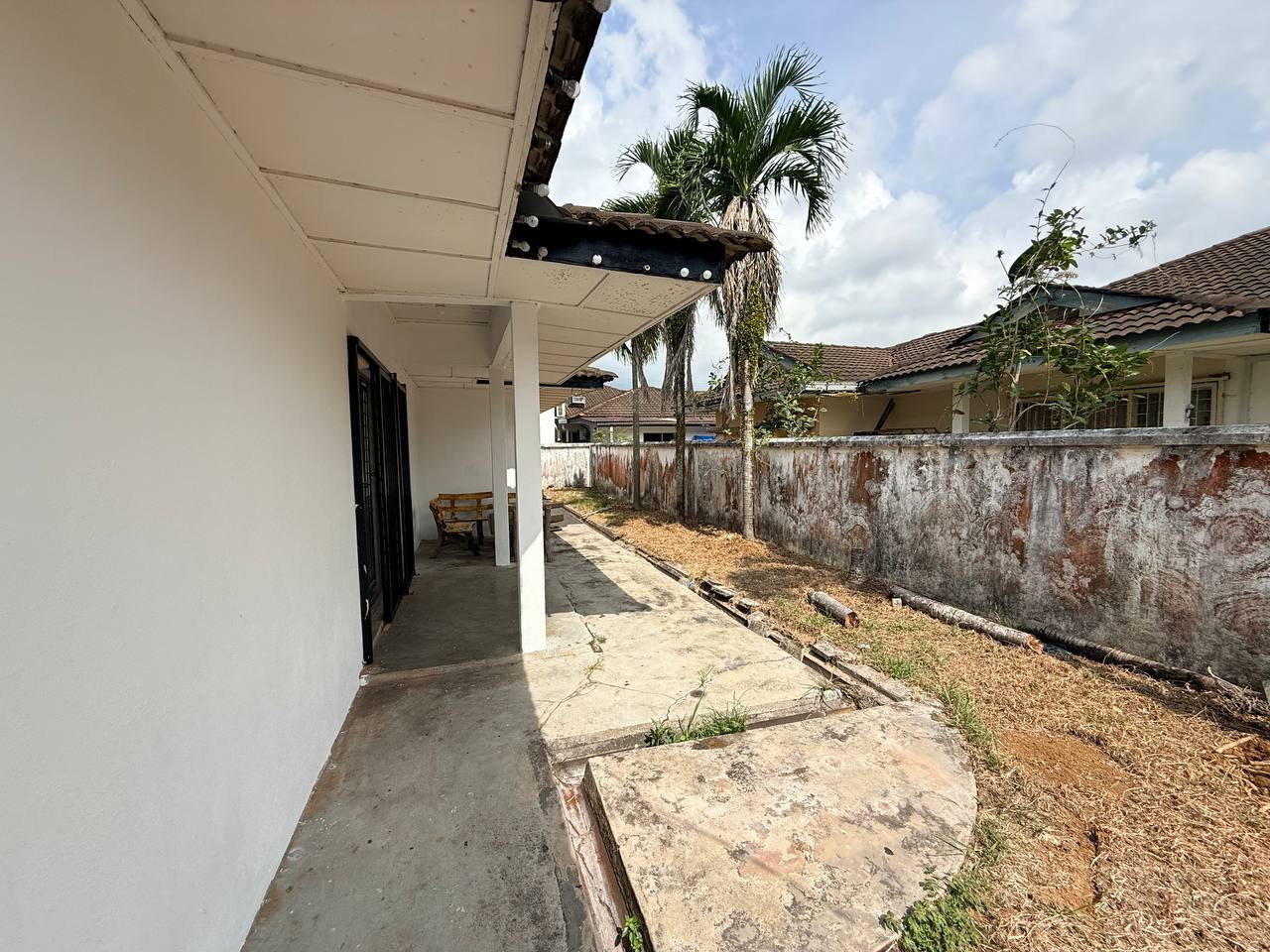 Rumah Semi D Setingkat di Bukit Mentok