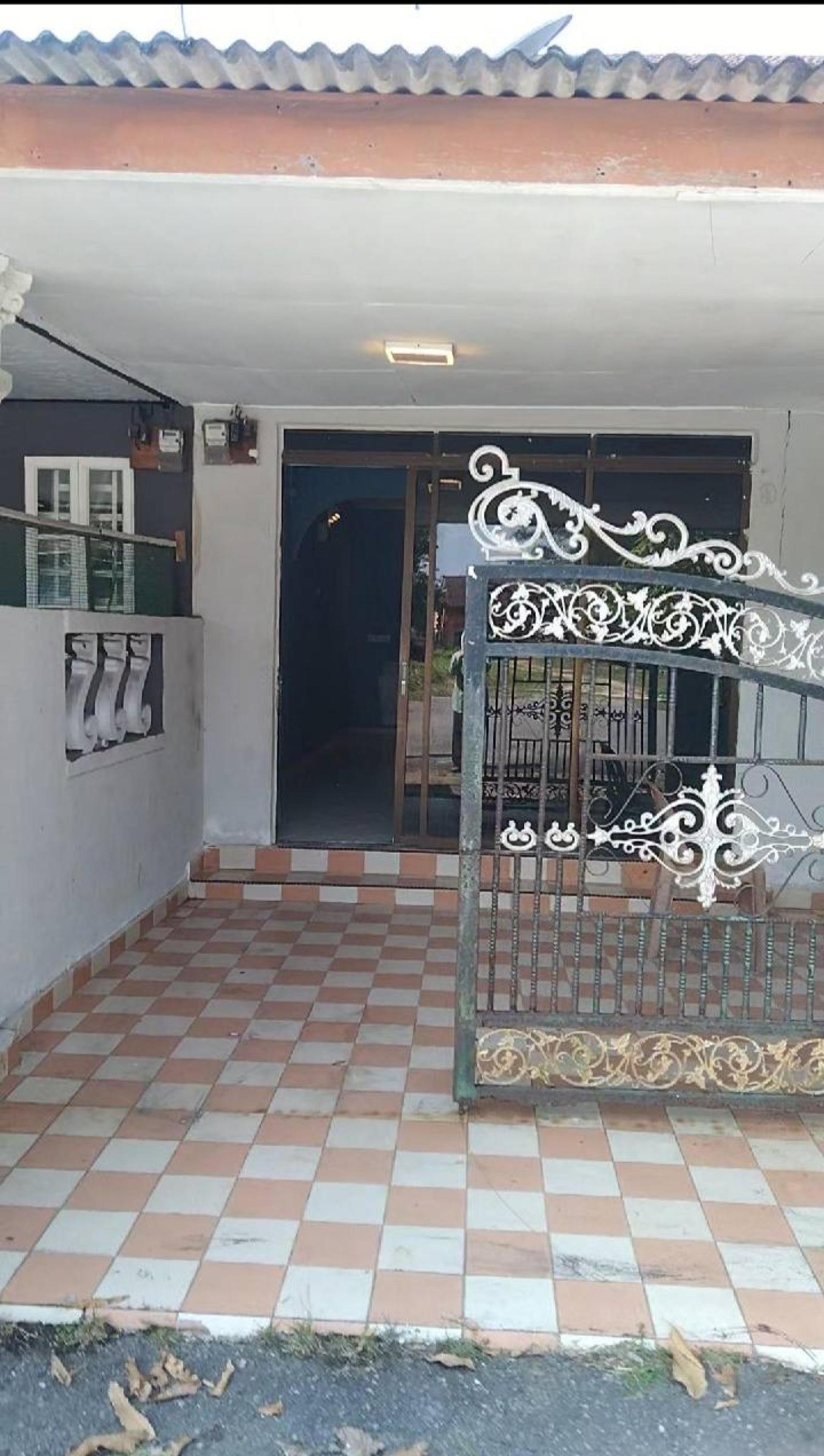 Teres 2 Tingkat, Taman Sri Pandan 3, Gong Pauh, Kemaman