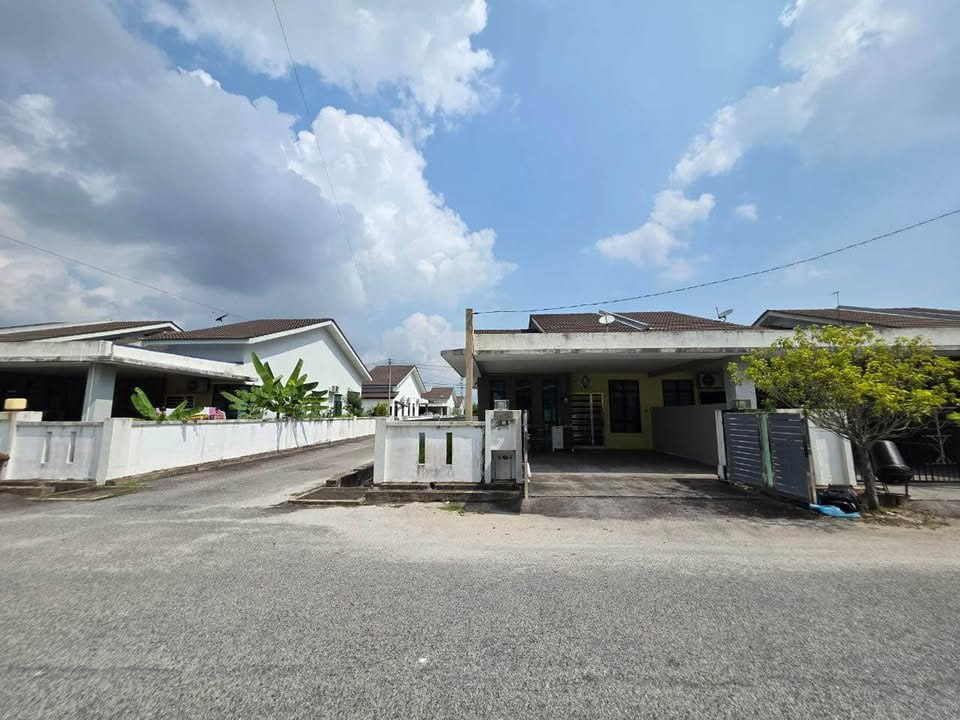 RUMAH TERES 1 TINGKAT, END LOT, BANDAR PUTRA MAK LAGAM KEMAMAN